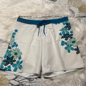 Women's Crazy Shirts White & Blue Floral Board Shorts Juniors 9